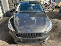 Gebraucht Ford Focus Trend 101 PS (74 kW) 2015 Grau Limousine