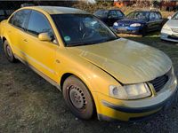 Gebraucht VW Passat 100 PS (73 kW) 1998 Gold Limousine