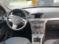 Gebraucht Opel Astra Edition 116 PS (85 kW) 2008 Silber Limousine