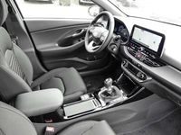 Gebraucht Hyundai i30 Advantage 140 PS (102 kW) 2024 Serenity white / mic Limousine