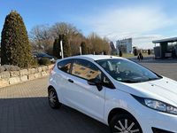Gebraucht Ford Fiesta Ambiente 60 PS (44 kW) 2013 Weiß Kleinwagen