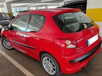Gebraucht Peugeot 206 Basis 60 PS (44 kW) 2017 Rot Kleinwagen