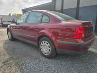 Second-hand VW Passat 125 CP (91 kW) 2000 Roșu Berlinǎ