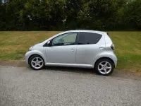 Gebraucht Toyota Aygo 68 PS (50 kW) 2011 Silber Kleinwagen