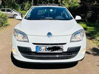 Gebraucht Renault Mégane Luxe 131 PS (96 kW) 2010 Weiß Limousine