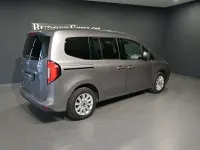 Gebraucht Mercedes T180 116 PS (85 kW) 2023 Chromitgrau metallic Van / Kleinbus