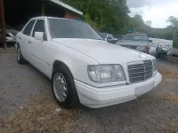 Gebraucht Mercedes E220 150 PS (110 kW) 1993 Weiß Limousine