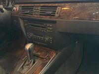 Gebraucht BMW 320 150 PS (110 kW) 2005 Grau Limousine