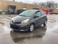 Gebraucht Toyota Yaris 90 PS (66 kW) 2012 Grau Kleinwagen