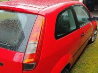 Gebraucht Ford Fiesta 60 PS (44 kW) 2003 Rot Kleinwagen