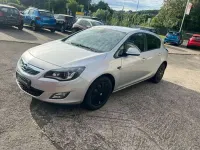 Gebraucht Opel Astra 116 PS (85 kW) 2012 Silber Limousine
