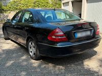 Gebraucht Mercedes E240 177 PS (130 kW) 2005 Schwarz Limousine