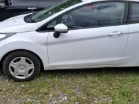 Używany Ford Fiesta Ambiente 60 KM (44 kW) 2012 Biały Sedan/Limuzyna