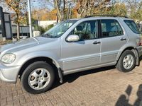 Gebraucht Mercedes ML270 163 PS (119 kW) 2004 Silber SUV