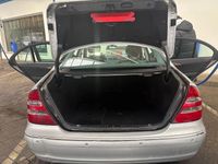 Gebraucht Mercedes 220 150 PS (110 kW) 2005 Silber Limousine