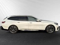Gebraucht BMW 520 M Sport 208 PS (152 kW) 2025 Mineralweiss metallic Kombi