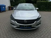 Gebraucht Opel Astra Selection 95 PS (69 kW) 2015 Argon silber/ice silver (m2) Kleinwagen