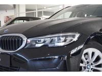 Gebraucht BMW 318 Advantage 150 PS (110 kW) 2022 Schwarz ii/bonnet fluid black Kombi