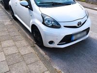 Gebraucht Toyota Aygo 68 PS (50 kW) 2012 Weiß Kleinwagen