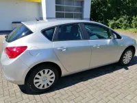 Gebraucht Opel Astra Edition 101 PS (74 kW) 2013 Grau Kleinwagen