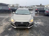 Gebraucht Hyundai i40 Premium 141 PS (103 kW) 2016 Beige Limousine