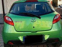 Gebraucht Mazda 2 Edition 84 PS (61 kW) 2012 Grün Kleinwagen