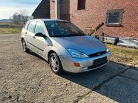 Gebraucht Ford Focus 75 PS (55 kW) 2000 Silber Limousine
