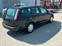 Gebraucht Ford Focus 101 PS (74 kW) 2010 Schwarz Kombi