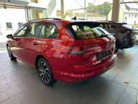 Gebraucht VW Golf VIII Life 131 PS (96 kW) 2023 Rot Kombi