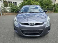 Gebraucht Hyundai i20 77 PS (56 kW) 2011 Grau Kleinwagen
