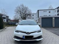 Gebraucht Toyota Auris Hybrid 99 PS (72 kW) 2015 Weiß Limousine