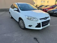 Gebraucht Ford Focus SYNC Edition 125 PS (91 kW) 2013 Frostweiß Kleinwagen
