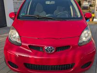 Gebraucht Toyota Aygo 68 PS (50 kW) 2011 Rot Kleinwagen