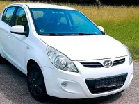 Gebraucht Hyundai i20 78 PS (57 kW) 2011 Weiß Kleinwagen