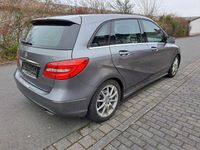 Gebraucht Mercedes B200 136 PS (100 kW) 2014 Grau Van / Kleinbus