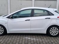 Gebraucht Hyundai i30 90 PS (66 kW) 2015 Weiß Limousine
