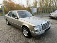 Gebraucht Mercedes E200 75 PS (55 kW) 1992 Grau Limousine