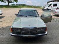 Gebraucht Mercedes 230 136 PS (100 kW) 1981 Grün Coupé