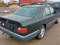 Gebraucht Mercedes E260 160 PS (117 kW) 1990 Schwarz Limousine