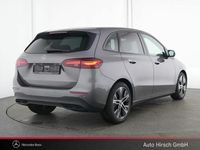 Gebraucht Mercedes B220 Night 190 PS (139 kW) 2025 Lack mountaingrau Van / Kleinbus