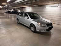 Gebraucht Skoda Octavia 105 PS (77 kW) 2012 Grau Kombi