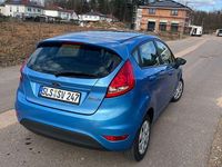 Gebraucht Ford Fiesta Ambiente 82 PS (60 kW) 2008 Blau Kleinwagen
