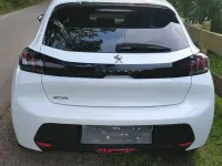 Gebraucht Peugeot 208 Allure 102 PS (75 kW) 2023 Weiß Kleinwagen