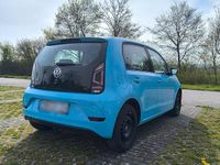 Second-hand VW up! 60 CP (44 kW) 2018 Albastru Hatchback