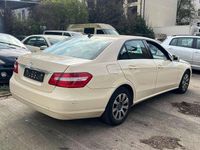 Gebraucht Mercedes E200 136 PS (100 kW) 2013 Hellelfenbein Limousine