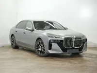 Gebraucht BMW 750e M Sport 489 PS (359 kW) 2024 Individual frozen pure grey m. Limousine