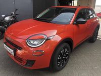 Neu Fiat 600 146 PS (107 kW) 2025 Orange Limousine