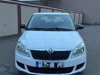 Gebraucht Skoda Fabia Ambition 60 PS (44 kW) 2015 Weiß Limousine