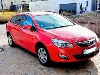 Używany Opel Astra Edition 110 KM (80 kW) 2012 Czerwony Kombi