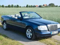 Gebraucht Mercedes E220 150 PS (110 kW) 1995 Blau Cabrio